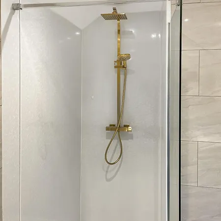 Lily Pad - Uk49104 Helmsley